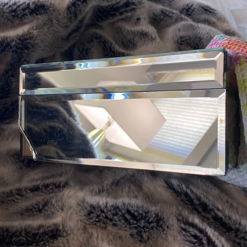 GORGEOUS mirrored and crystal cigar/jewelry box